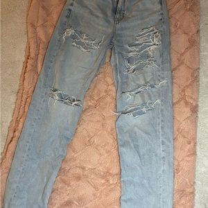 Light washed ripped jeans